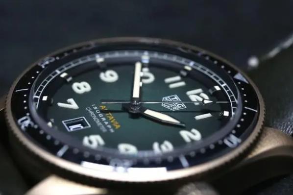 泰格豪雅手表保養以及如何調時？