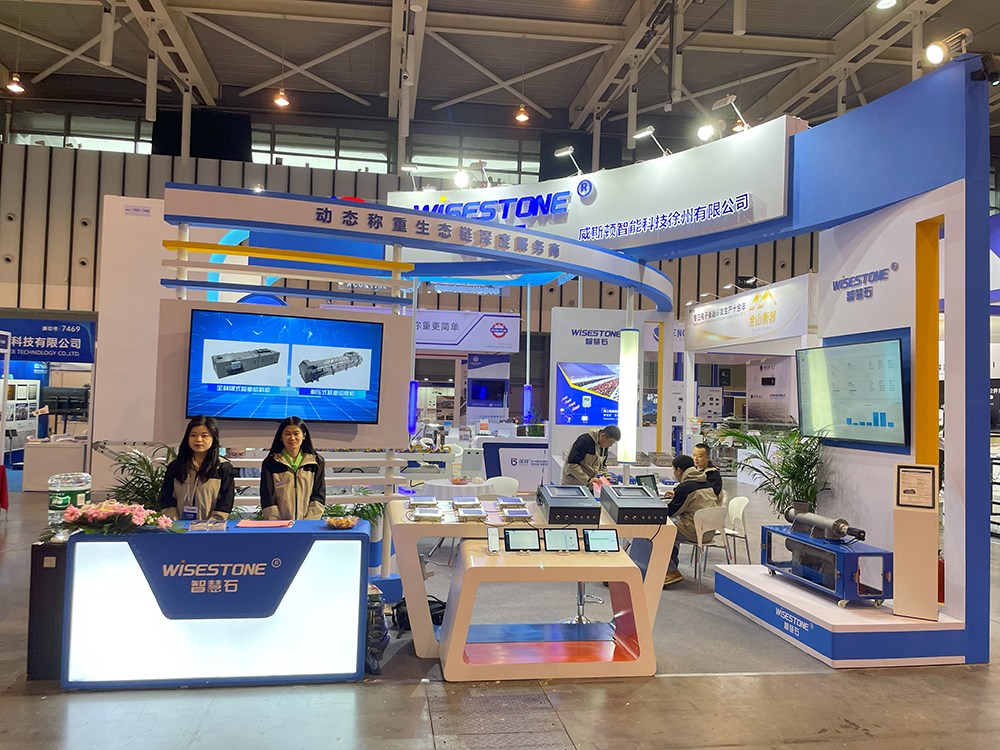 黑曜石與萬(wàn)年歷的完美結(jié)合（泰格豪雅手表）