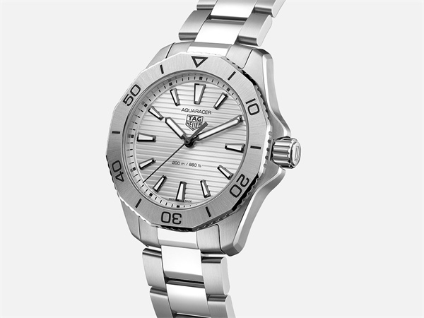 泰格豪雅腕表表蒙有劃痕如何修復